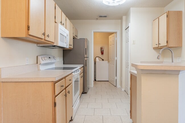 Building Photo - 6596 Swissco Dr