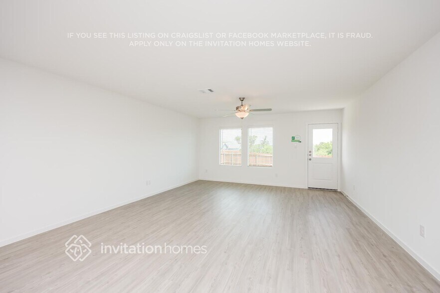 Building Photo - 2415 Fleming Dr