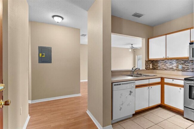Building Photo - 9505 Amberdale Ct