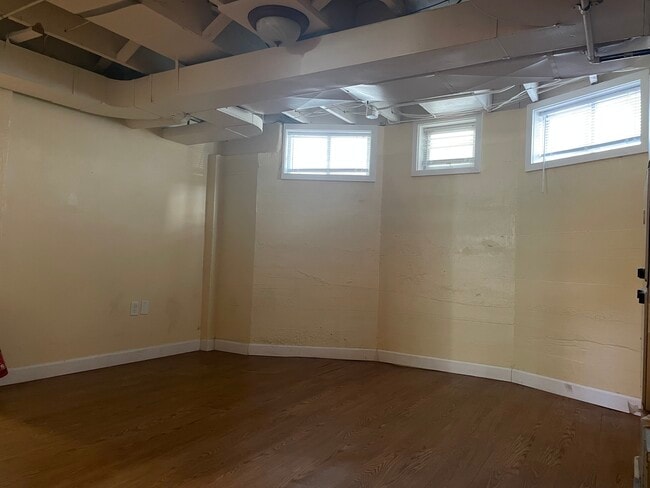 Building Photo - 109 Lathrop St