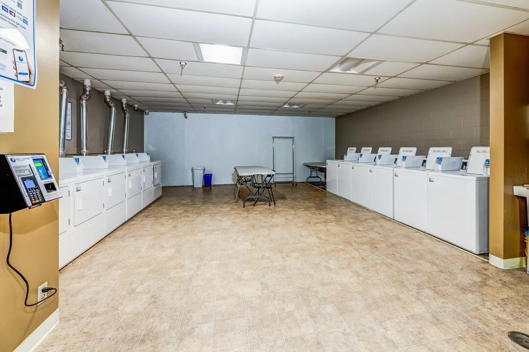 Building Photo - 291 7th St W