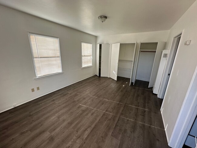 Building Photo - Spacious Studio unit above Garage
