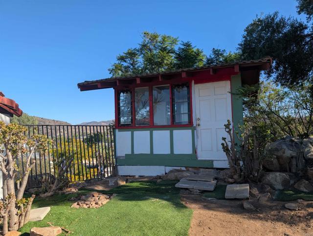 Building Photo - 9738 Lakeview Rd