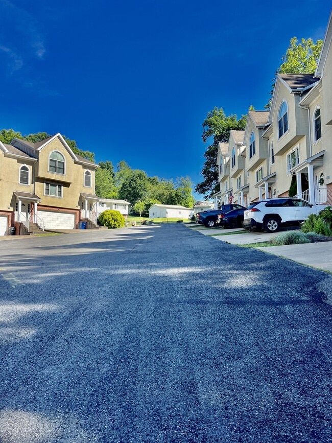 Building Photo - 229 Palisades Dr