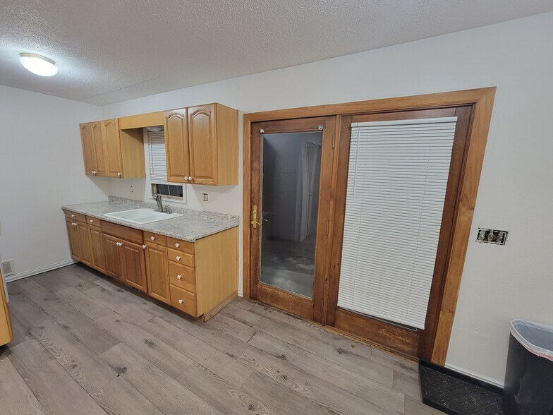 Kitchen - 802 Le Hillier St