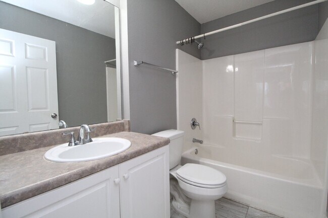 Building Photo - Southwest Pensacola 3BD/2BA with Fenced Ya...