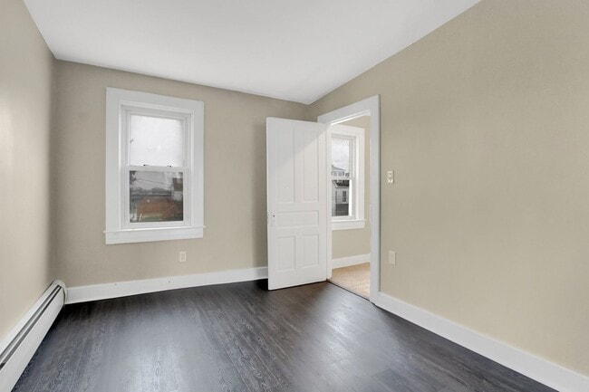 Building Photo - Spacious 4 Bedroom, 1 Bath Home in North York!