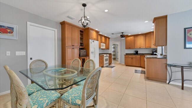 Building Photo - 830 Coronado Dr