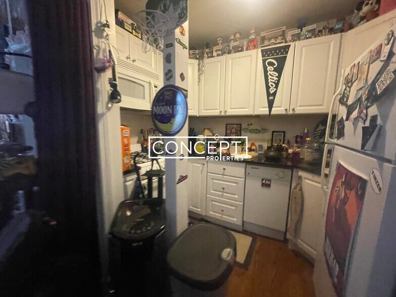 Building Photo - 64 Hemenway St