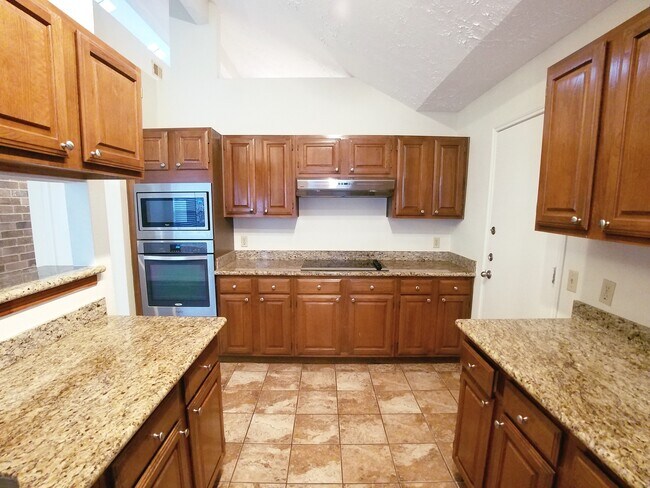 Building Photo - 2111 Echo Ridge