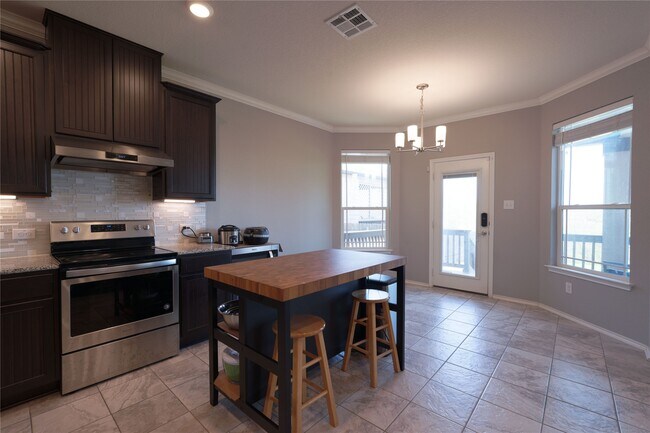 Building Photo - 404 Kaden Prince Dr