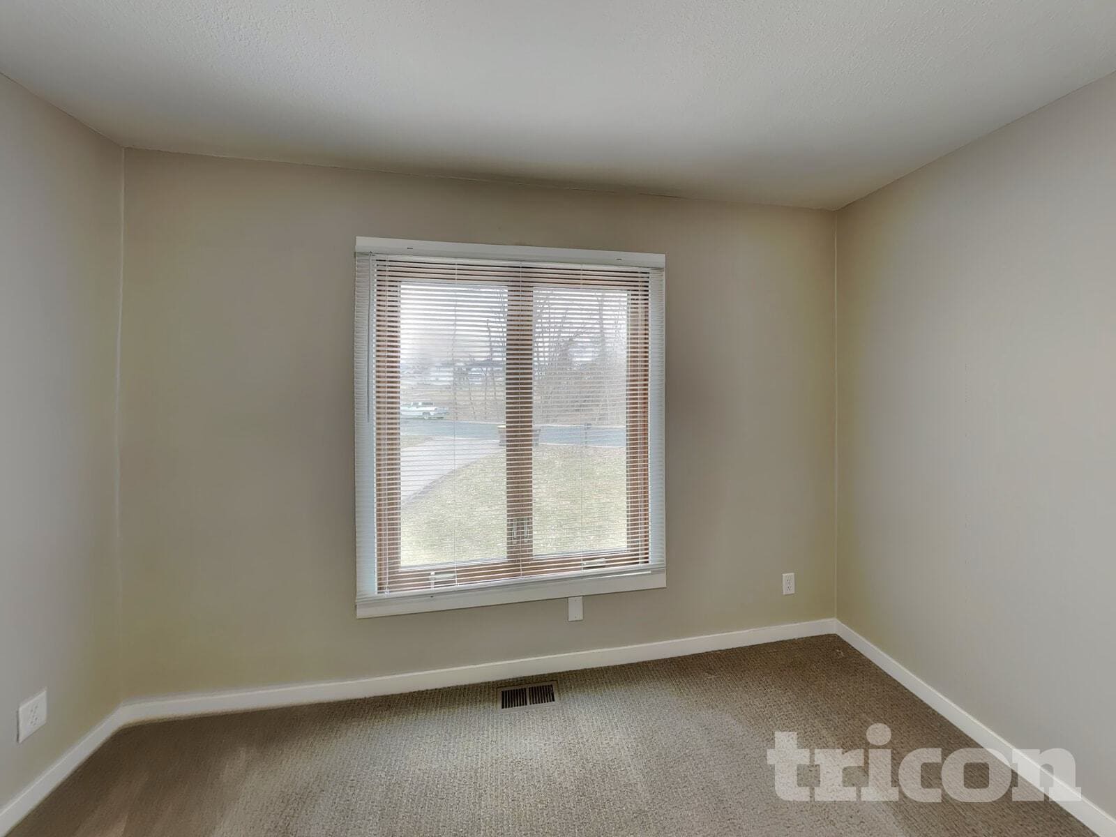 Building Photo - 14150 Rolling Oaks Cir NE