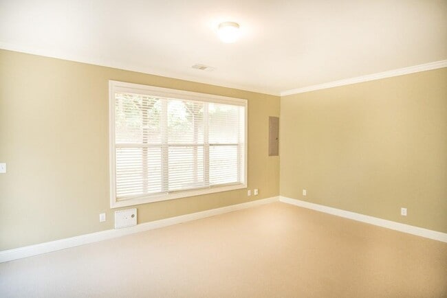 Building Photo - 5720 Pine Oak Dr NW