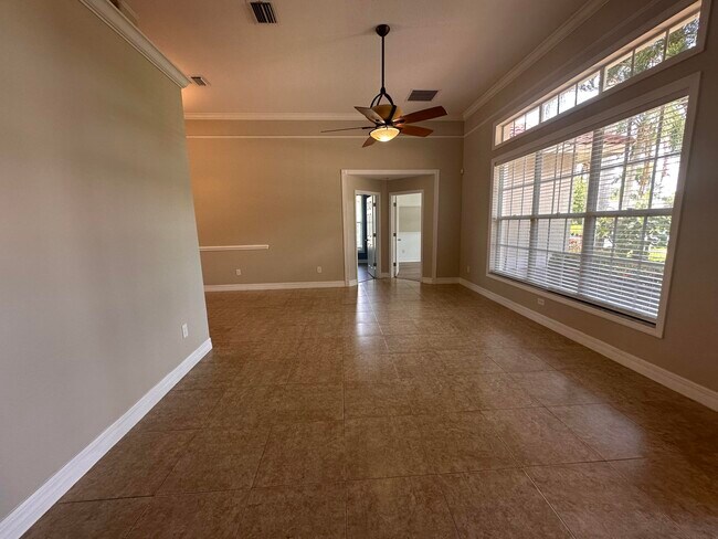 Building Photo - 1326 SW Briarwood Dr