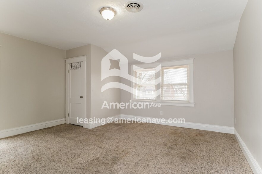 Building Photo - 8111 Monroe Ave