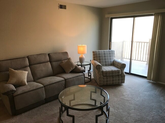 Building Photo - 5200 Hilltop Dr