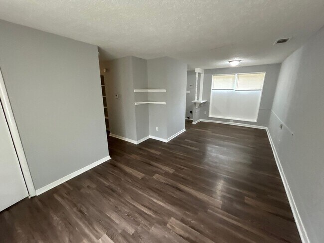 Building Photo - 4034 Rhodes Ave