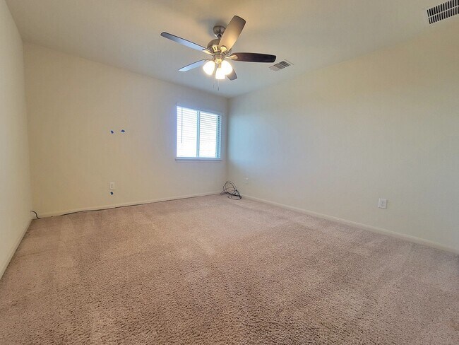 Building Photo - Beautiful 3 Bedroom, 2.5 Bath Home with Attached Garage & Tall Ceilings