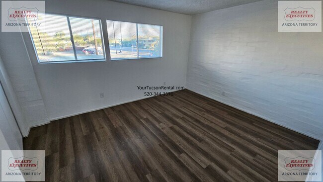 Building Photo - Fort Lowell & Campbell area Condo - 2 Bedrooms & 1.5 Bathrooms