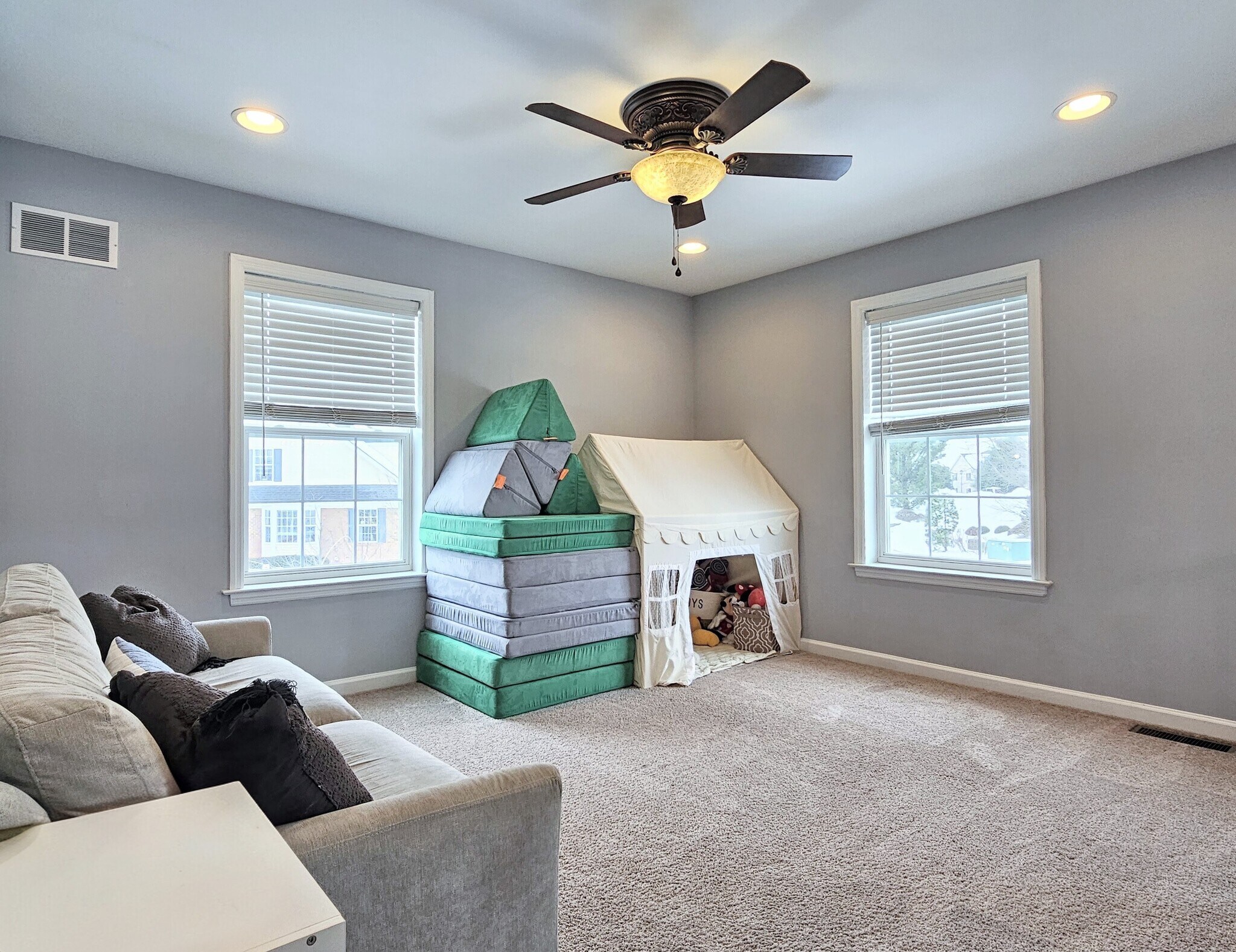 Building Photo - 634 Brentwood Dr