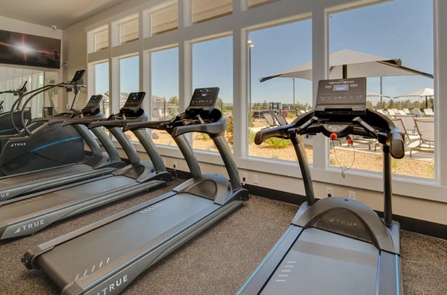 Building Photo - Community Pool and Fitness Center! 3 Bed/2...