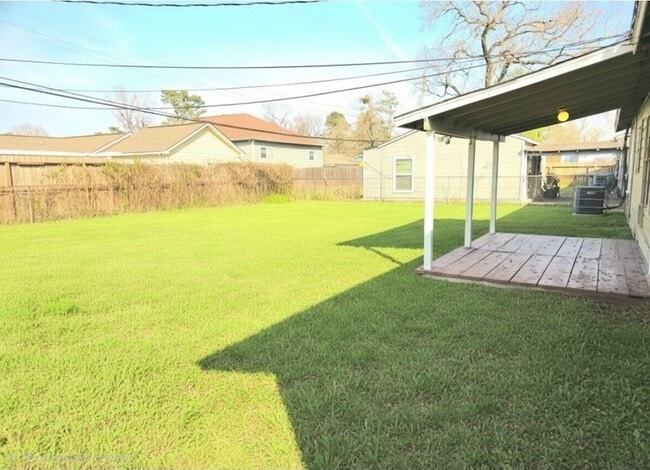 Building Photo - 6315 Rosemary Ln