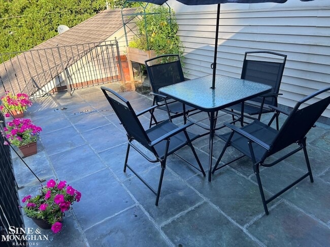 Building Photo - 904 Trombley Rd