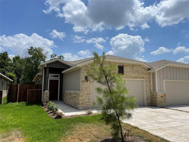Building Photo - 9765 Grosbeak Ln