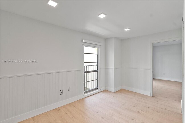 Building Photo - 6886 N Kendall Dr