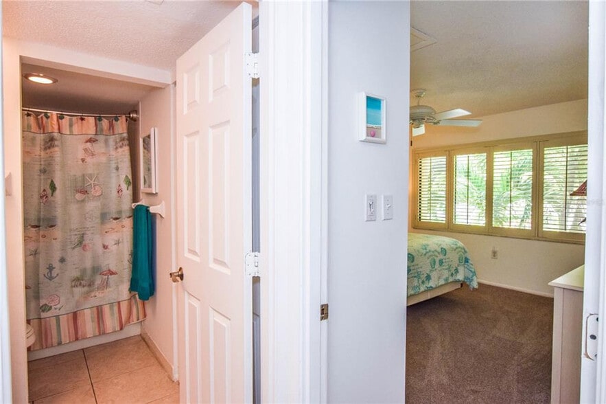 Building Photo - 6706 Sarasea Cir