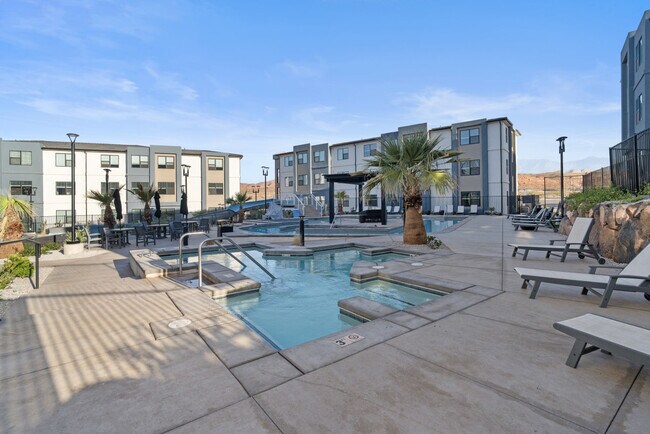 Building Photo - 206 N Chapparell Dr