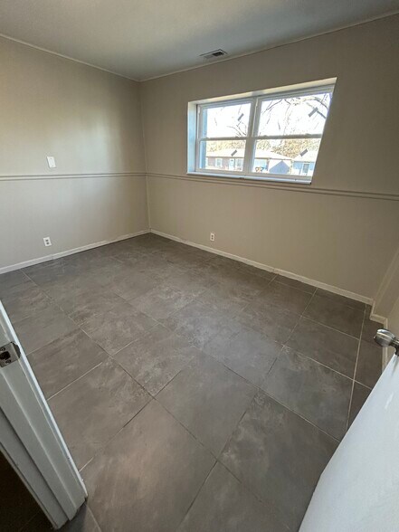 Building Photo - 2725 Ponderosa Dr