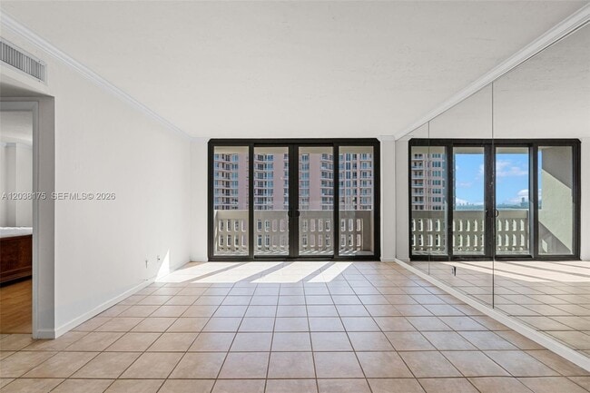 Building Photo - 90 Edgewater Dr