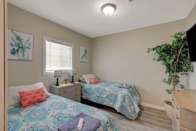 Building Photo - Cozy 2-Bedroom Unit in Prime Las Vegas Loc...