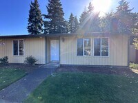 Building Photo - Charming 2 bdrm, 1 bath in Maplewood Neigh...