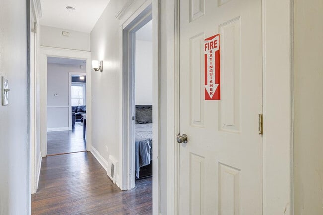 Building Photo - 7440 S Ingleside Ave