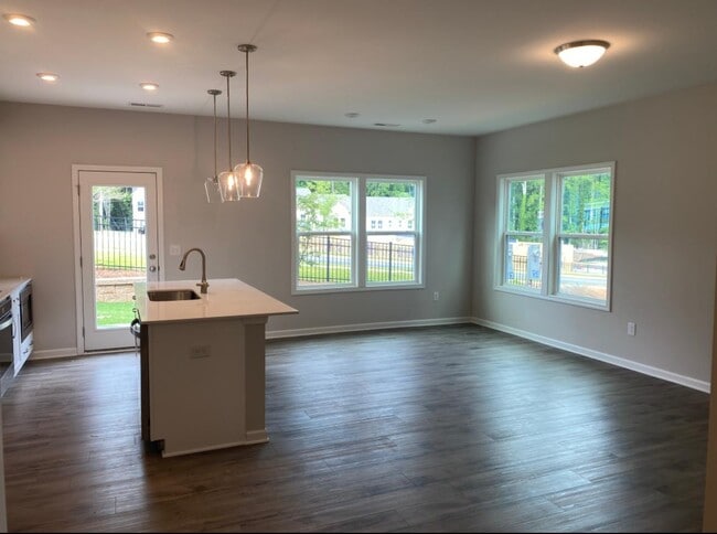 Dining Area - 814 Oak Center Dr