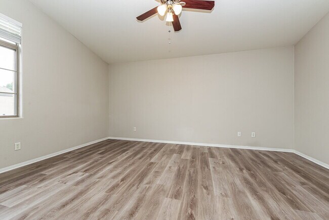 Building Photo - 712 Cades Cove Ave