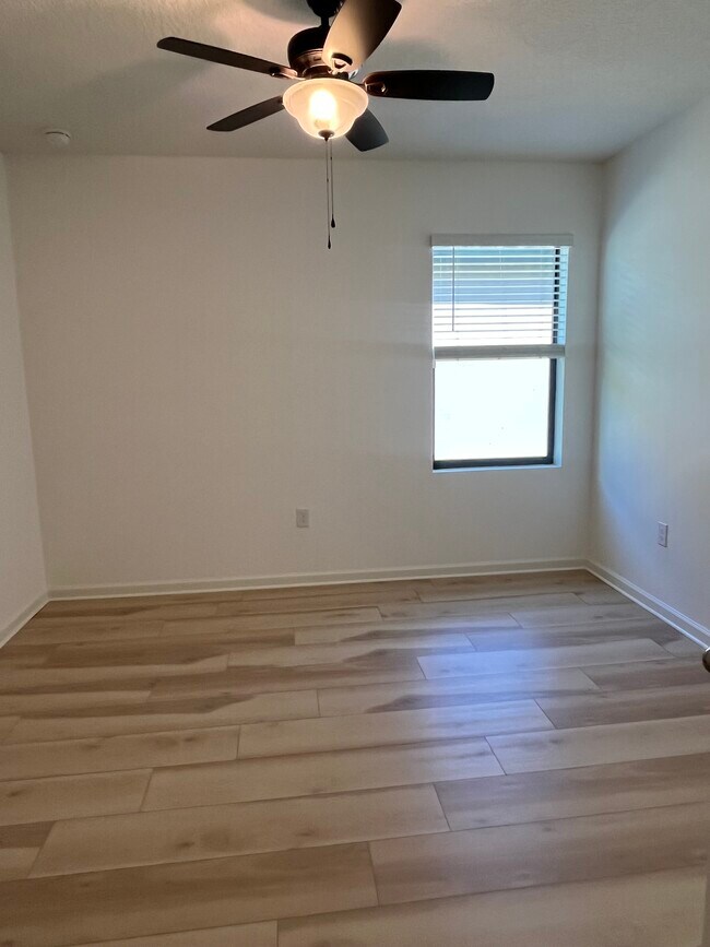 Building Photo - 377 Snook Pl