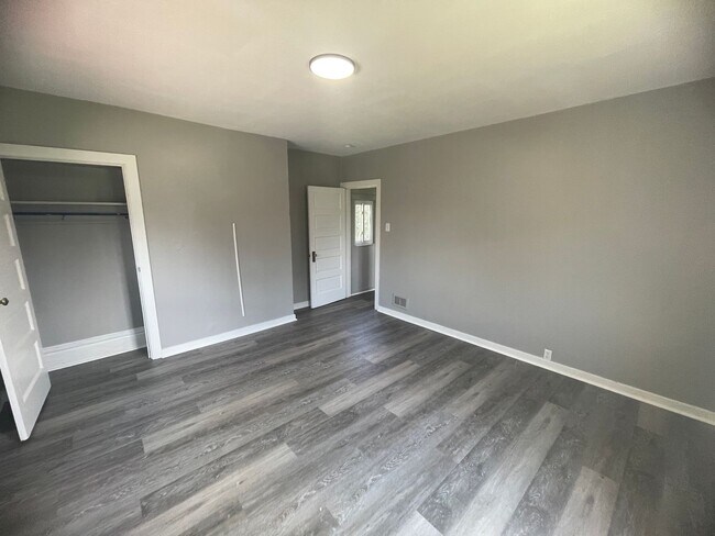 Building Photo - Charming 2-Bedroom, 1.5-Bath Home for Rent...