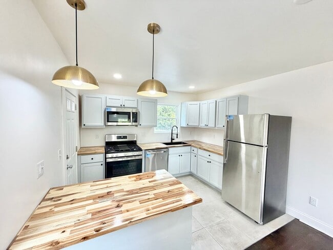 Building Photo - 3036 S Hegry Cir