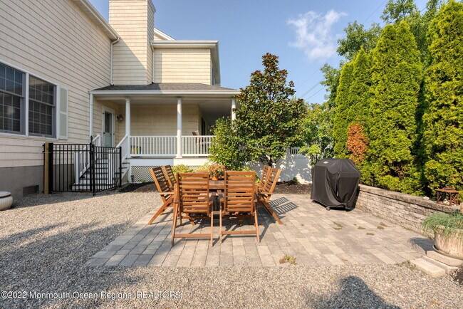 Building Photo - 322 Broadway