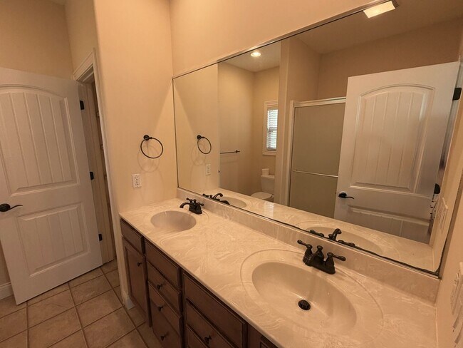 Building Photo - 1513 Stonebluff Ct