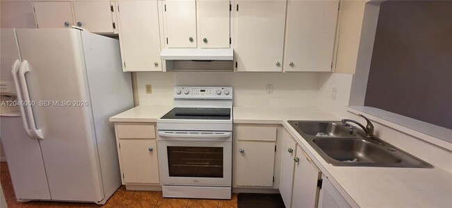 Building Photo - 1652 N 14th Terrace