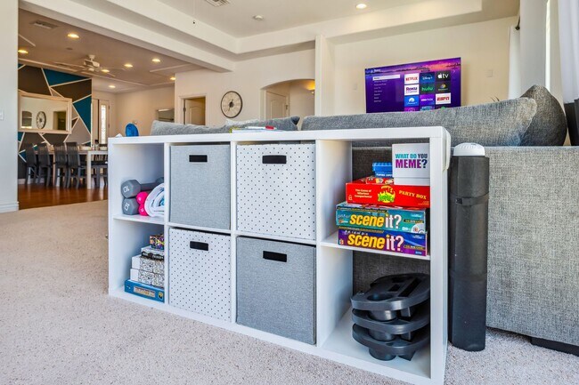 Building Photo - 3 BR + Bonus, Fully furnished, Includes Ut...