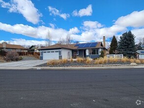 Building Photo - Welcome to this modern 3 bedroom, 2 bathro...