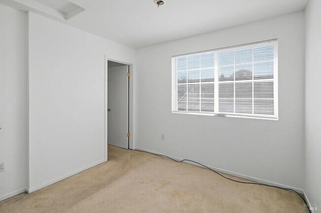 Building Photo - 712 Daniels Ave