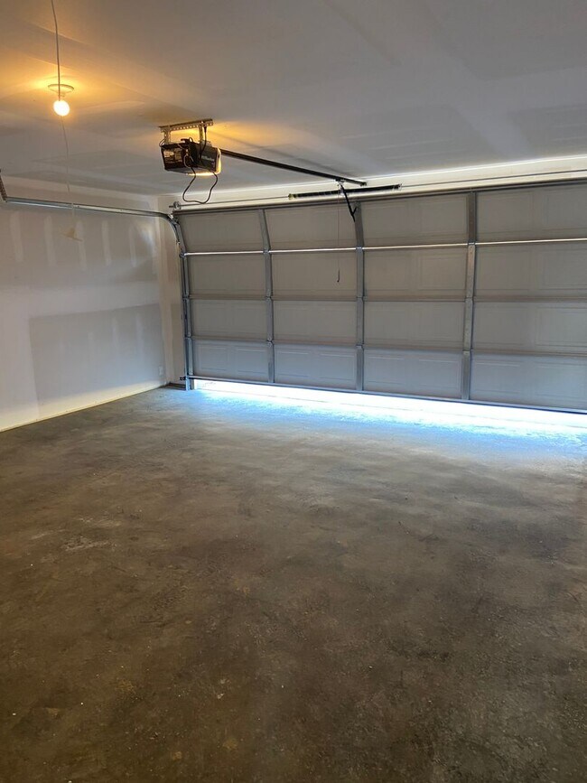 Building Photo - *Pre-leasing* Four Bedroom | Two Bathroom ...