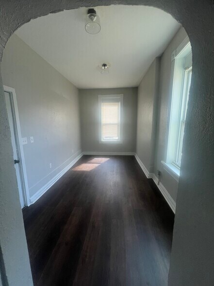 Building Photo - 3016 California Ave