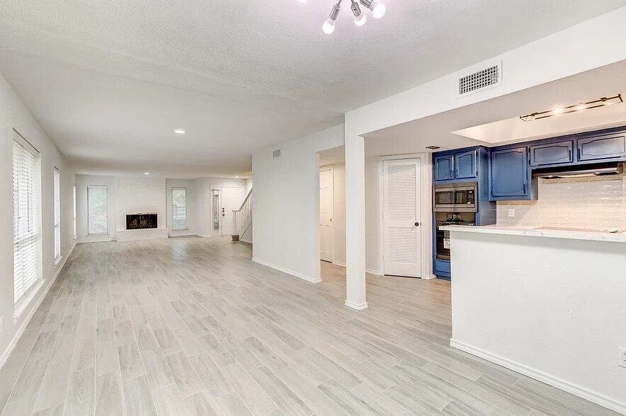 Building Photo - 5431 Collinwood Ave